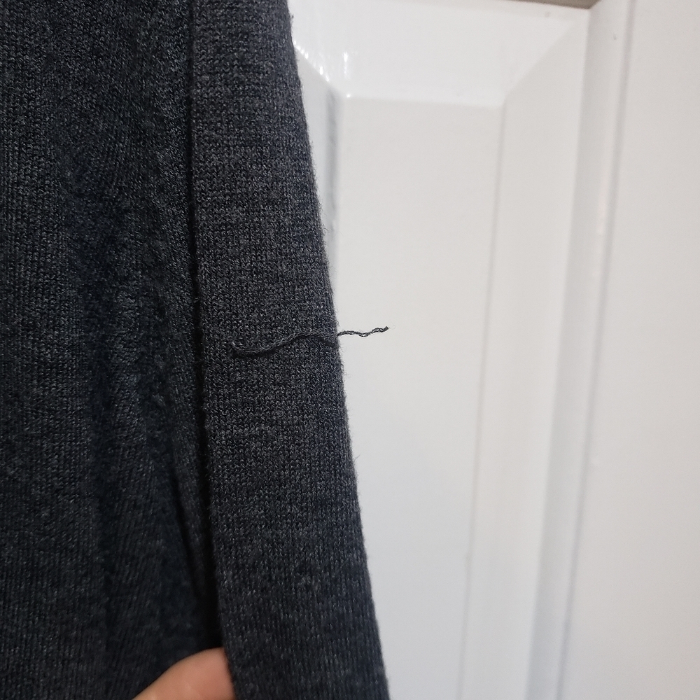 ๐ฟ 3/$20 ๐ฟ Reitmans Dark Gray Buttoned Cardigan Size M - Picture 4 of 7